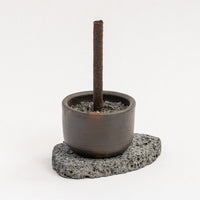 Kit Volcán + 1 Aroma a Elección – Incienso Natural con Base de Roca Volcánica - Vista frontal | Umo Recolector